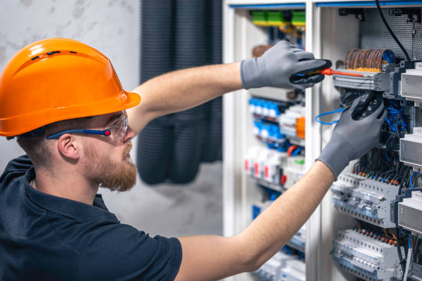 Best Local Electrician Companies  in Castle Point, MO